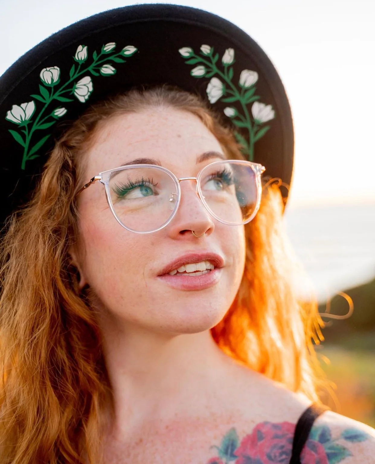 Vegan Felt Hat - White Floral - Image 2