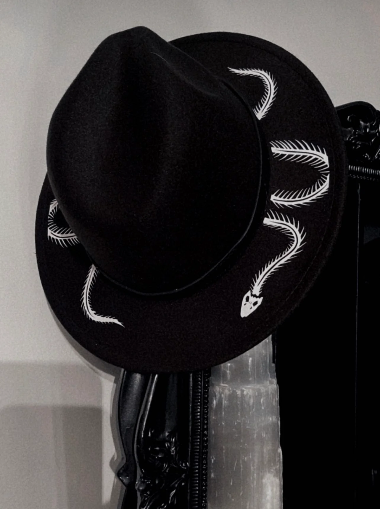 Vegan Felt Wide Brim Hat - Snake Skeleton - Image 3